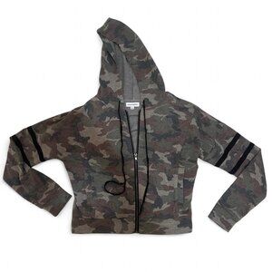 Camo cropped hoodie